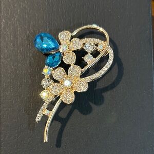 Vintage Elegant Gold and Blue Floral Brooch